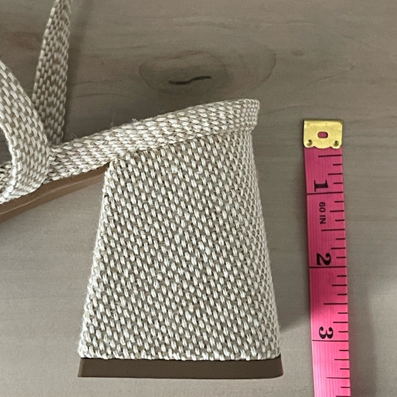 NWOT Bow tie Stacked Heel - Picture 9 of 10